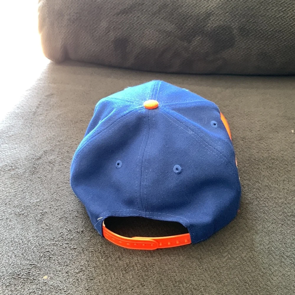Snap back Hat - Picture 4 of 8